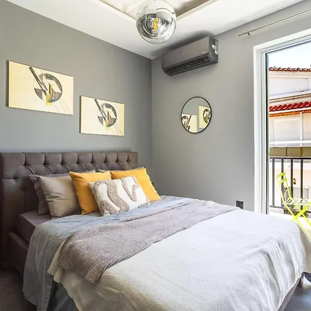 Socrates C4 - Urban Calm By The Sea Apartment