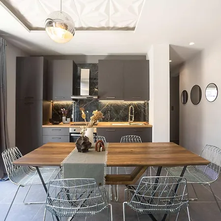 Socrates C4 - Urban Calm By The Sea Apartment Kalamata