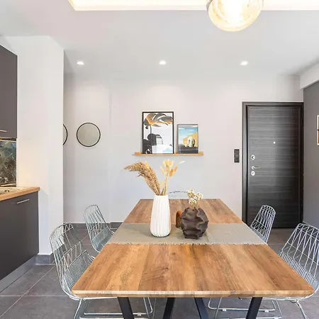 Socrates C4 - Urban Calm By The Sea Apartment Kalamata